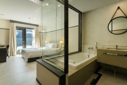 Brown-dot Hotel Guseo