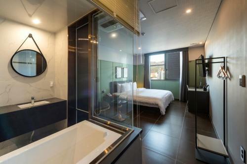 Brown-dot Hotel Guseo