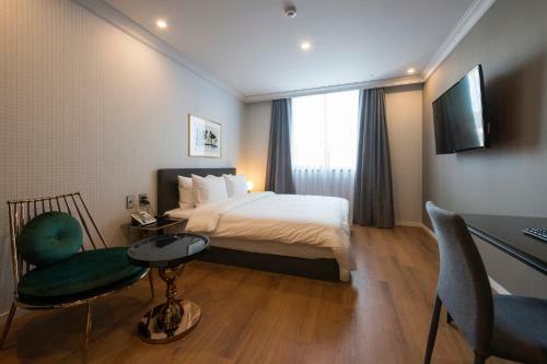 Brown-dot Hotel Guseo