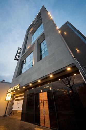 Brown-dot Hotel Guseo