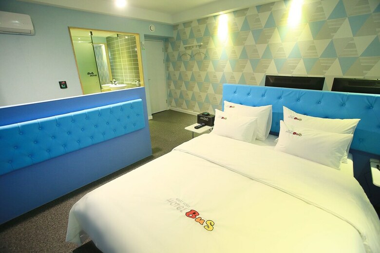 Motel Hotel Bus