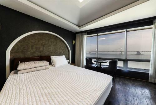 Bridge Hotel