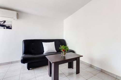 David & Hanna Apartments