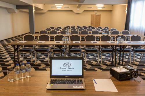 Hostal Borowy Dw�r- Biznes, Spa & Fun