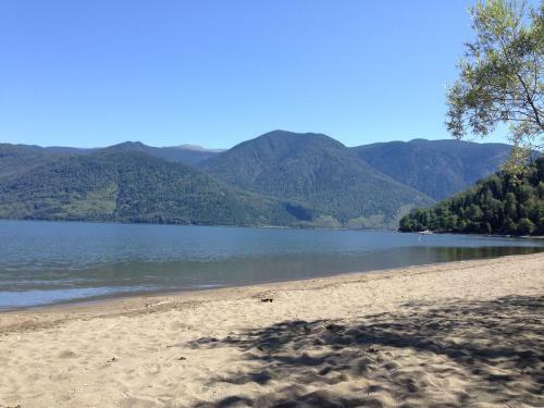 Hostal Lake House