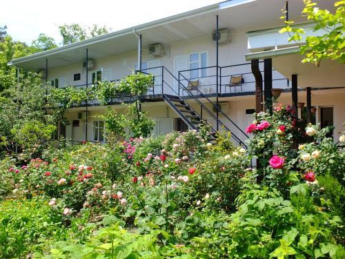 Hostal Guesthouse On Krasnykh Partizan 4