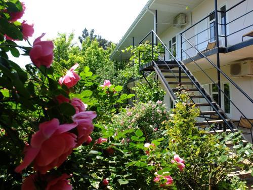Hostal Guesthouse On Krasnykh Partizan 4