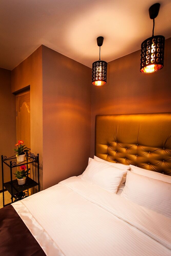 Leo Hotel