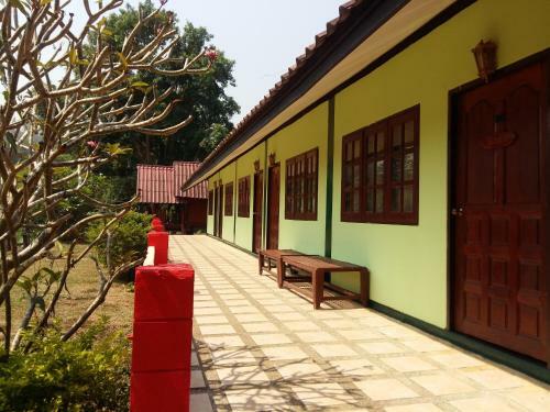 Hotel Umphangburi Resort