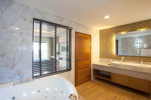 Hotel Rk Riverside Resort & Spa (reon Kruewal)
