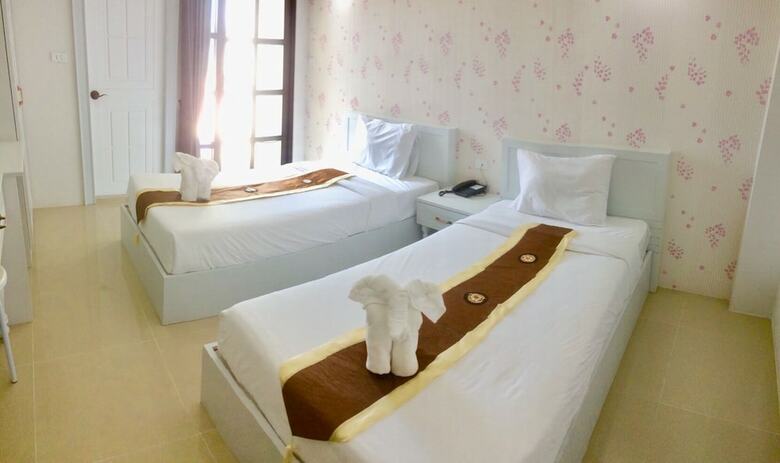 Ploy's Pearl Hotel