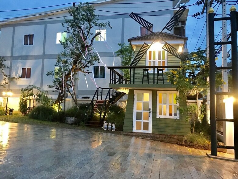 Ploy's Pearl Hotel