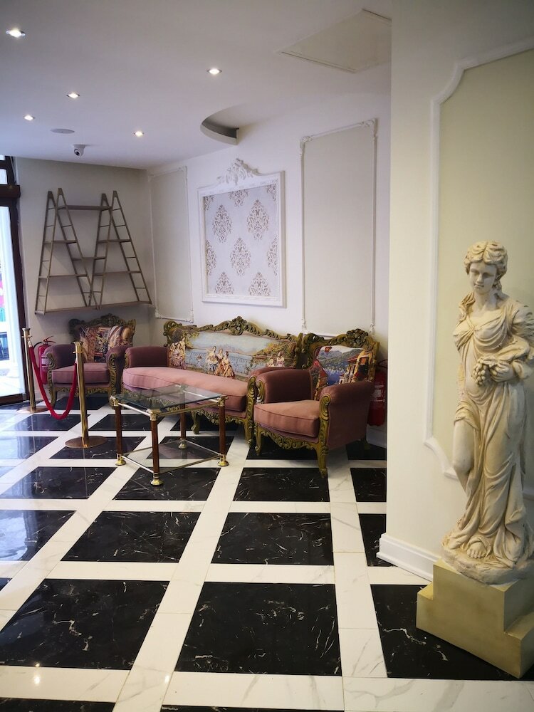 The Larossa Hotel