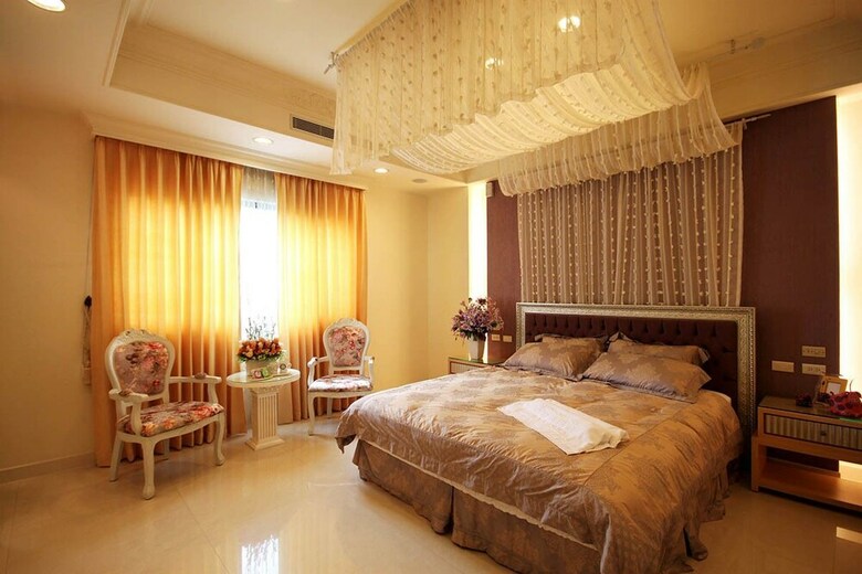 Hostal Baroque House