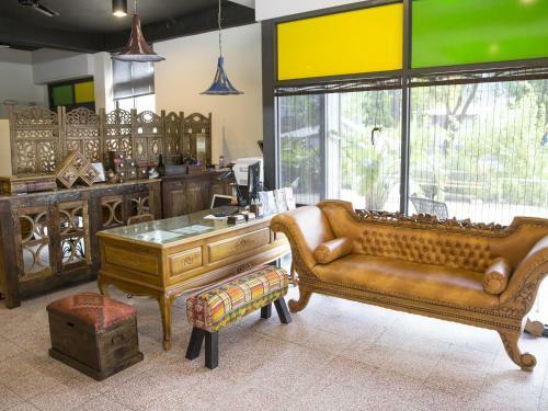 Home & Teak Residence