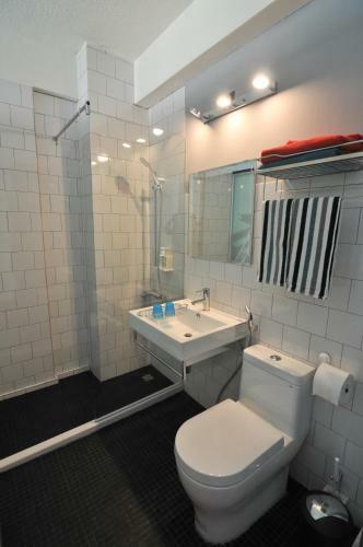 Hostal Avery Case