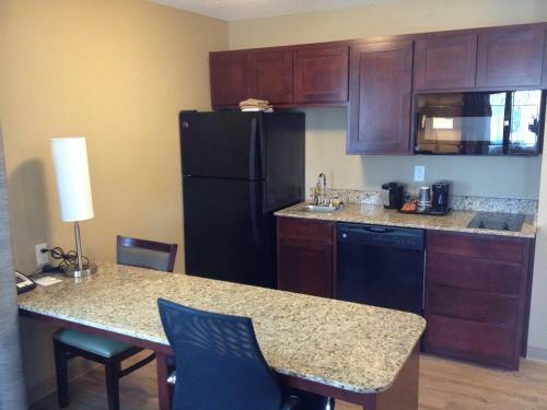 Grandstay Hotel & Suites - Glenwood