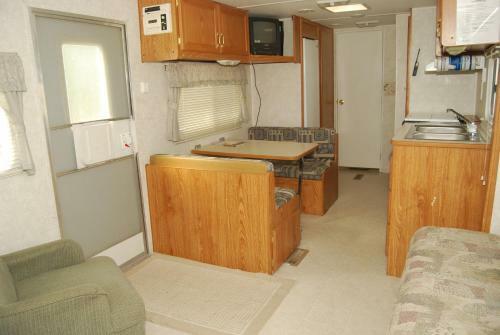 Crescent Bar Camping Resort Studio Cabin 3