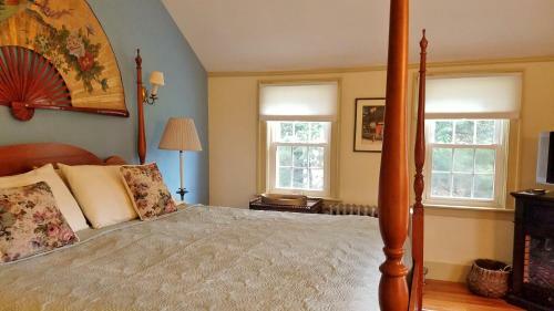 Centennial House Bed And Breakfast