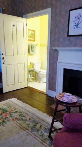 Centennial House Bed And Breakfast