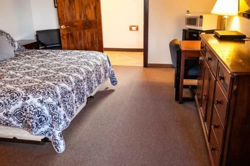 Circle R Motel