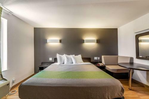 Hotel Studio 6 San Marcos