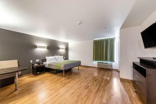 Hotel Studio 6 San Marcos