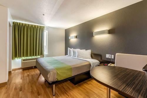 Hotel Studio 6 San Marcos