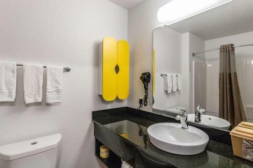 Hotel Studio 6 San Marcos