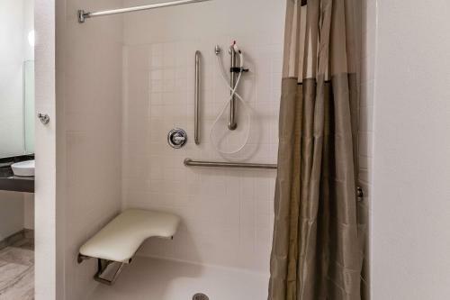 Hotel Studio 6 San Marcos