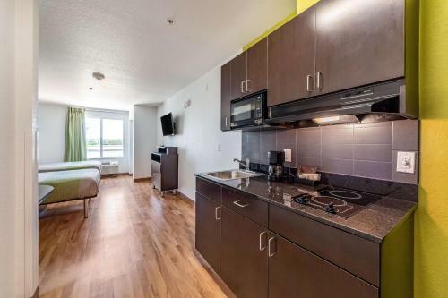 Hotel Studio 6 San Marcos