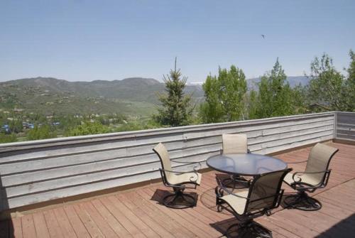 Northridge Hideaway House
