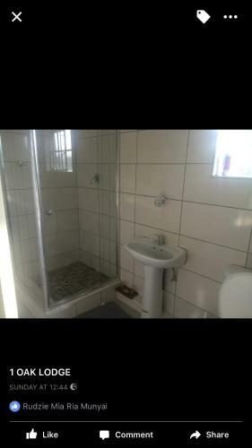 1 Oak Lodge