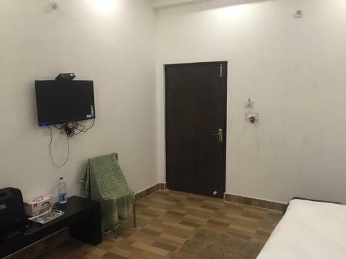Hotel Kanha & Family Restaurent