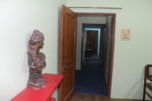 Eastsons' House