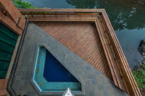 Villa Saffronstays Riverrock