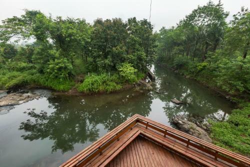 Villa Saffronstays Riverrock