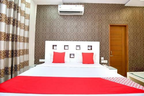 Oyo 26217 Hotel Gst Grand Plaza