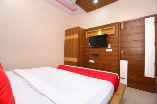 Oyo 26217 Hotel Gst Grand Plaza