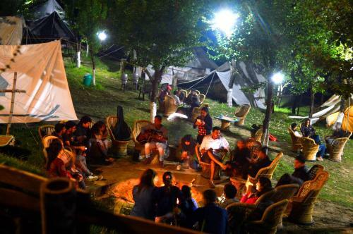 Camp Oak View, Bir