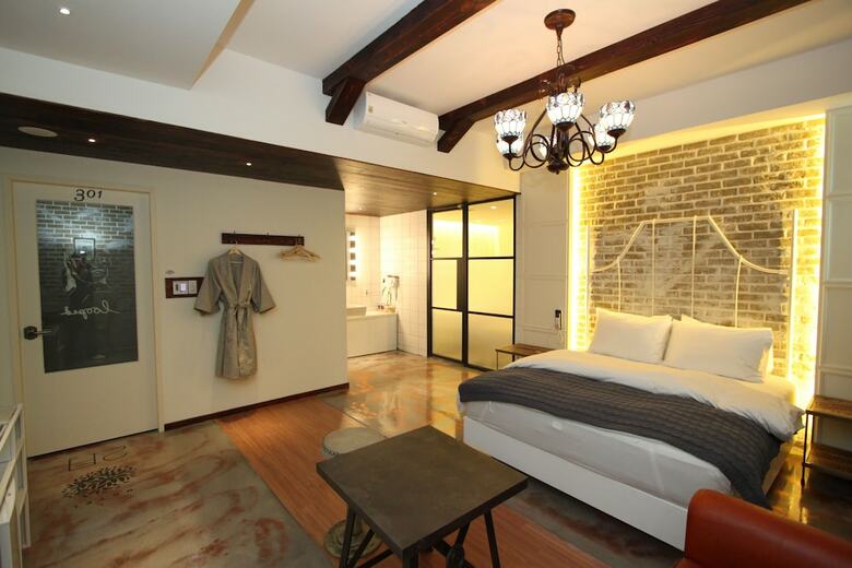 February Hotel Seongseo