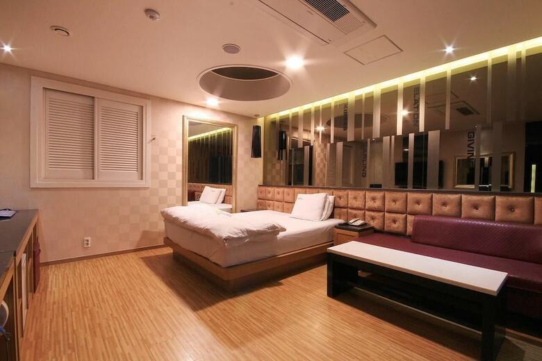 Khan Motel