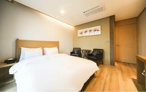 Hotel Golden Hill
