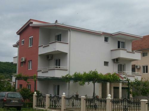 Apartments Ela