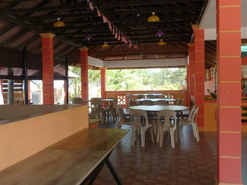 Hostal Cempaka Beach Resort
