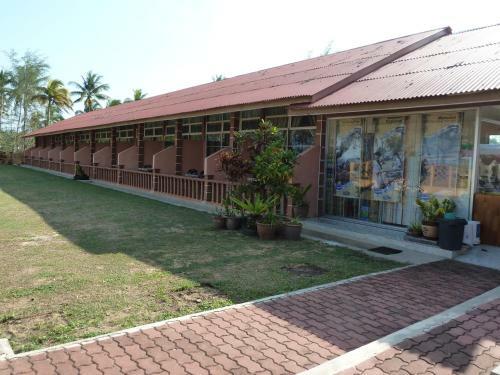 Hostal Cempaka Beach Resort