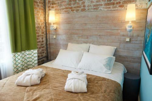 Mama Leone Hotel