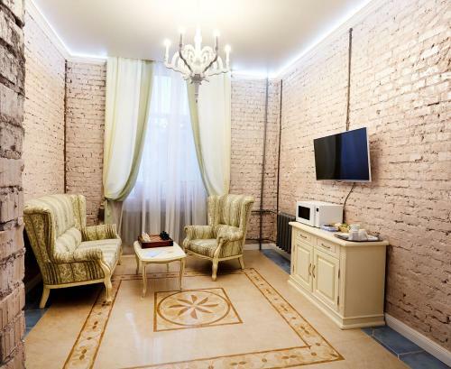 Mama Leone Hotel