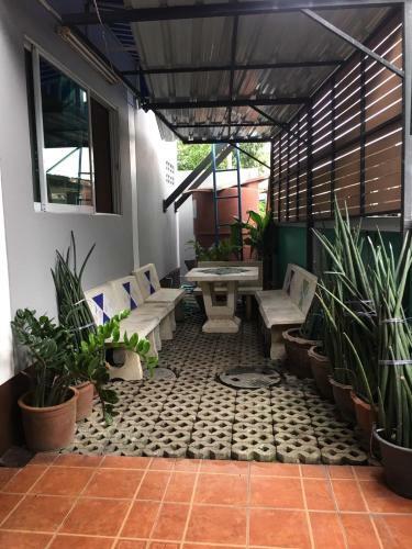 Hostal Khaohom House