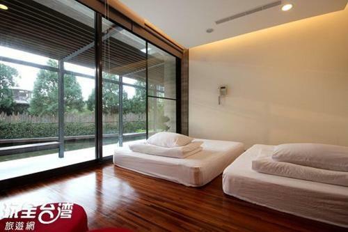 Erchuan Lakeside Cafe Guesthouse